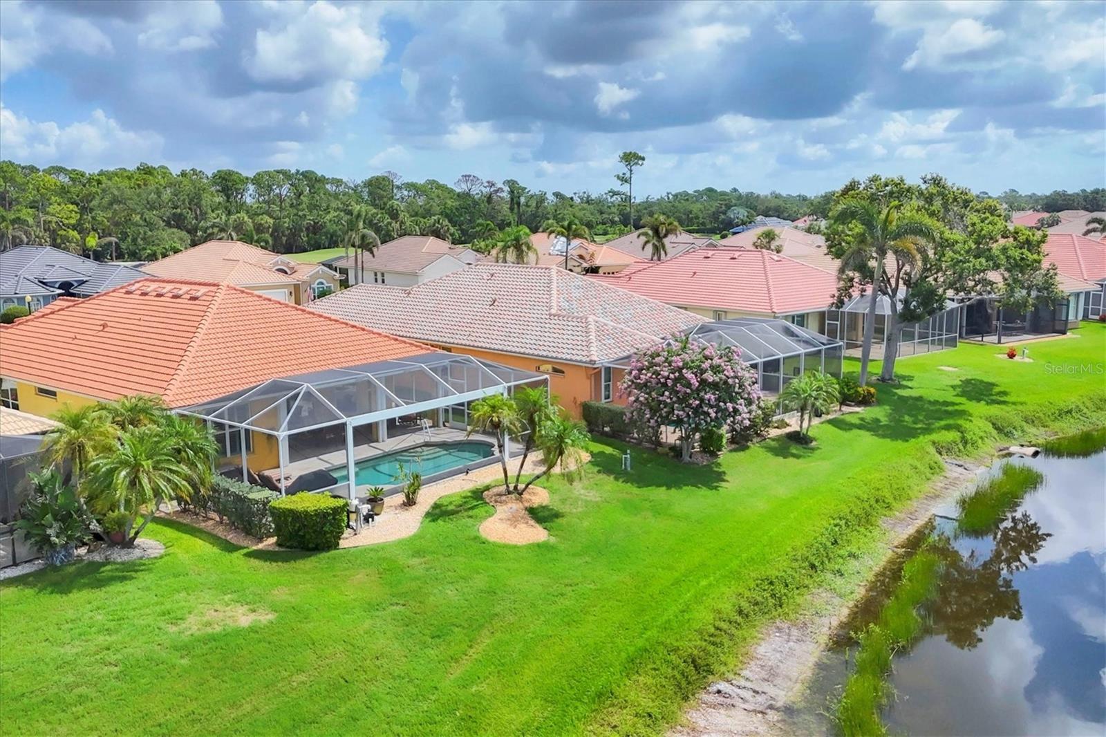 PELICAN POINTE GOLF & COUNTRY CLUB - Residential