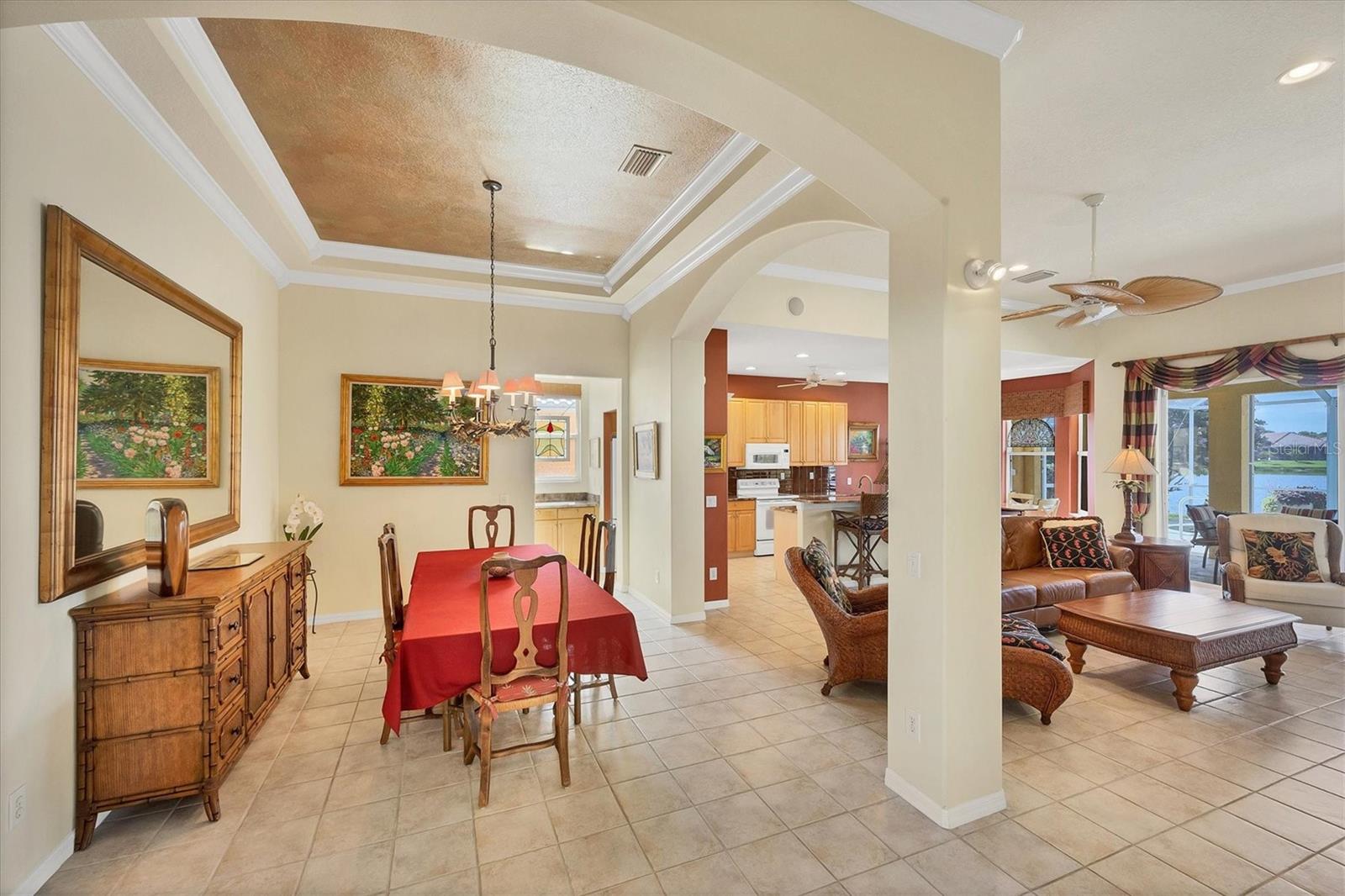 PELICAN POINTE GOLF & COUNTRY CLUB - Residential