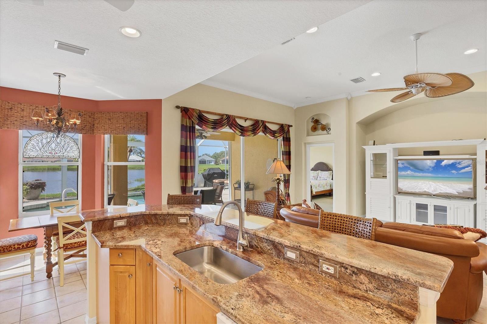 PELICAN POINTE GOLF & COUNTRY CLUB - Residential