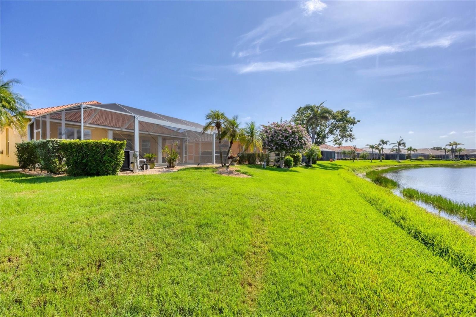 PELICAN POINTE GOLF & COUNTRY CLUB - Residential