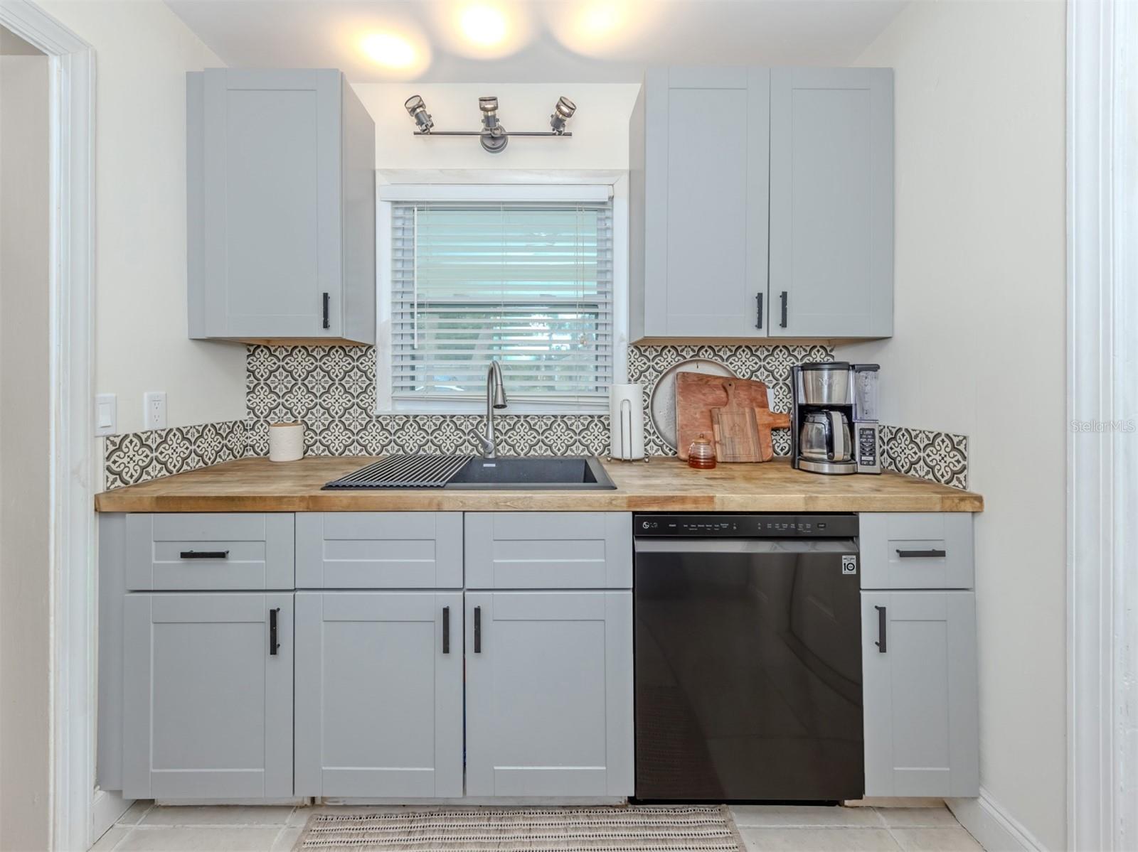 NORTH EDGEWOOD SEC OF VENICE - Residential