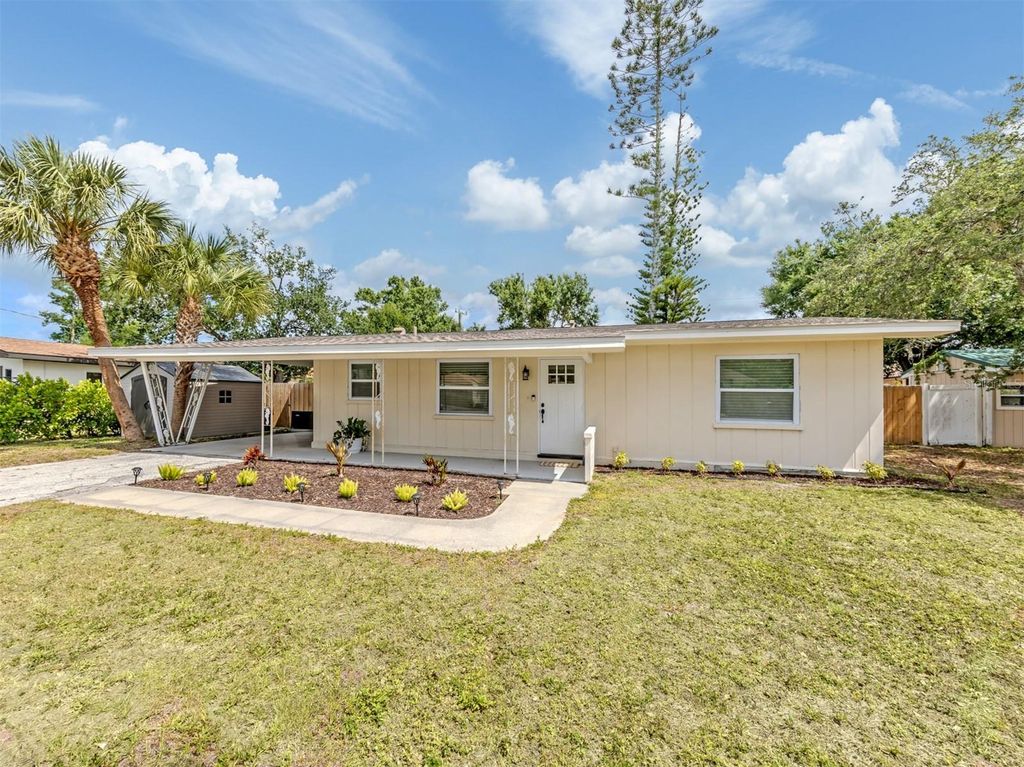 Photo of 929 Cypress Avenue, Venice, FL 34285 (MLS # N6144259)