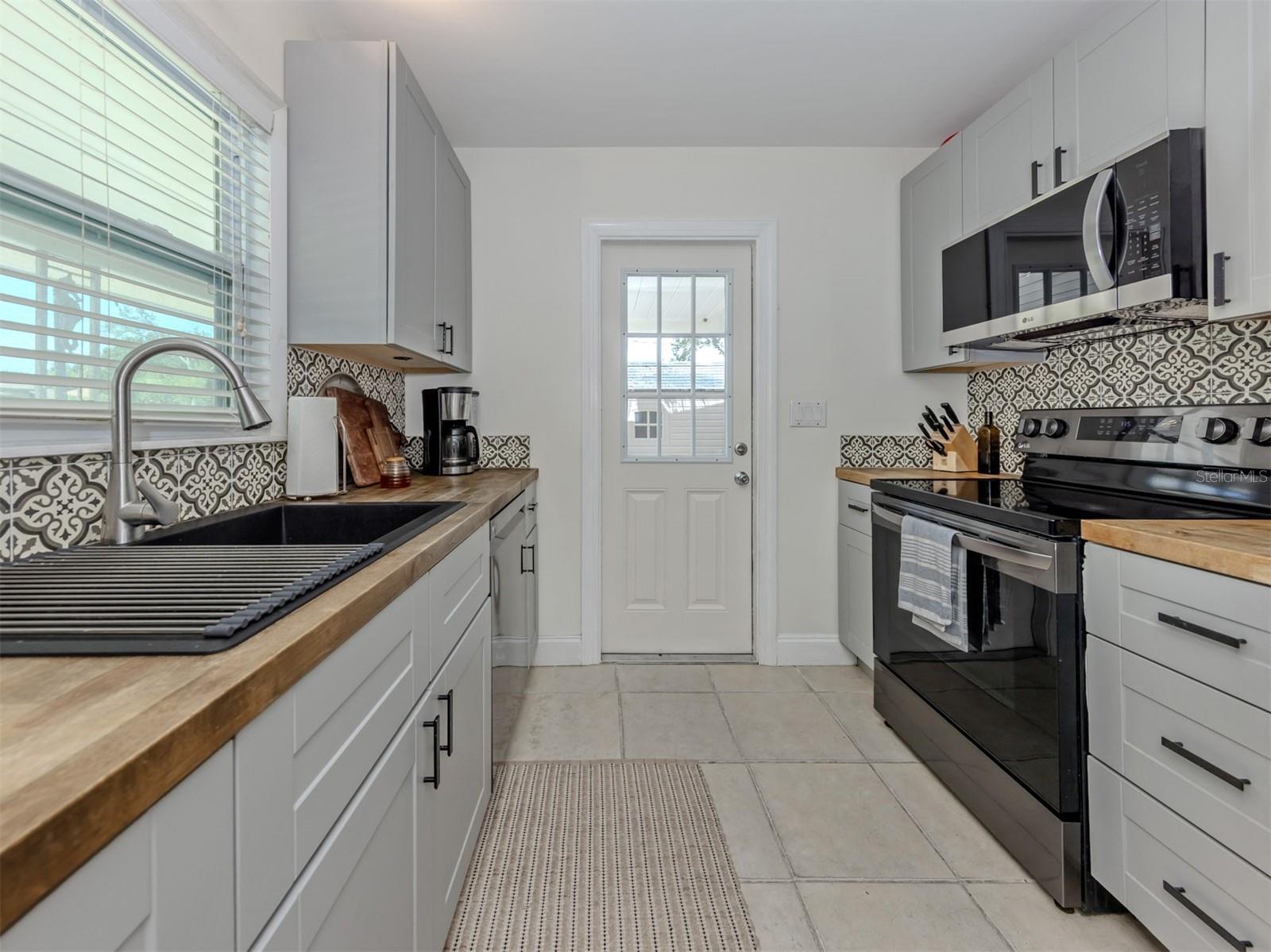 NORTH EDGEWOOD SEC OF VENICE - Residential