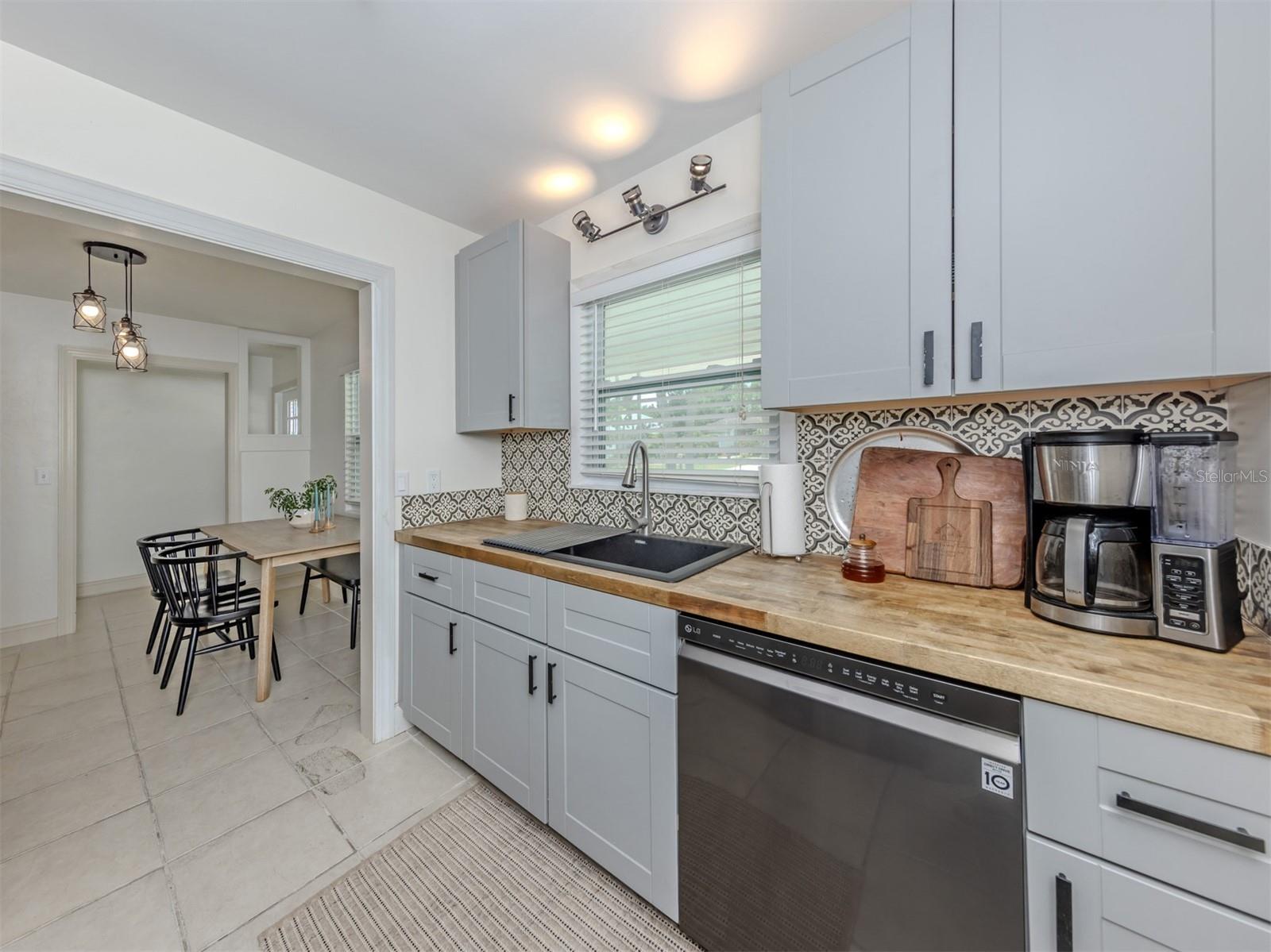 NORTH EDGEWOOD SEC OF VENICE - Residential
