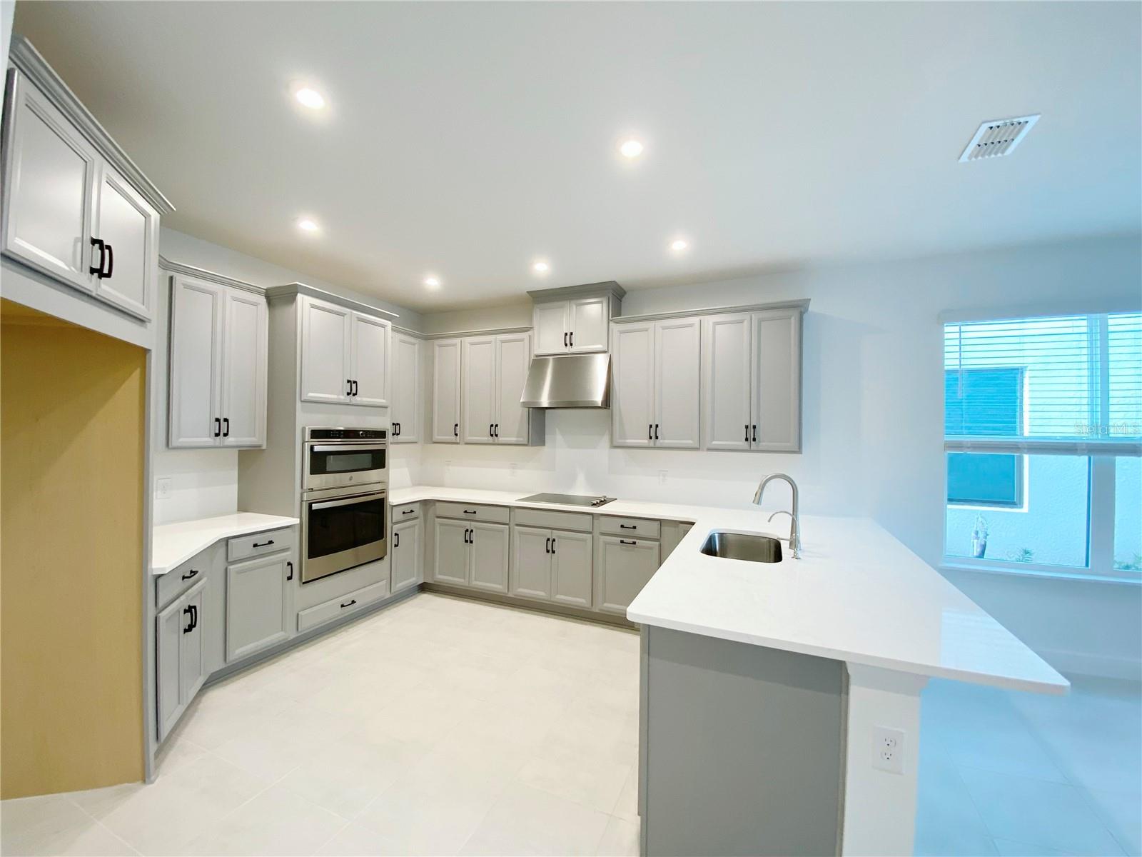 LANDINGS AT HAWKS CREST - Residential Lease