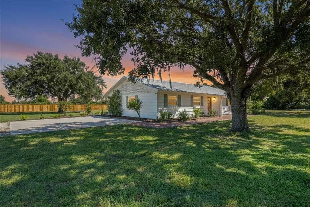 Photo of 4305 57th Street E, Palmetto, FL 34221 (MLS # A4666341)