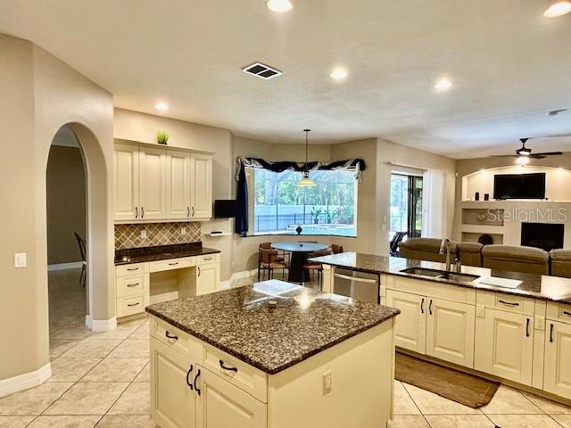 OAK VILLA - Residential