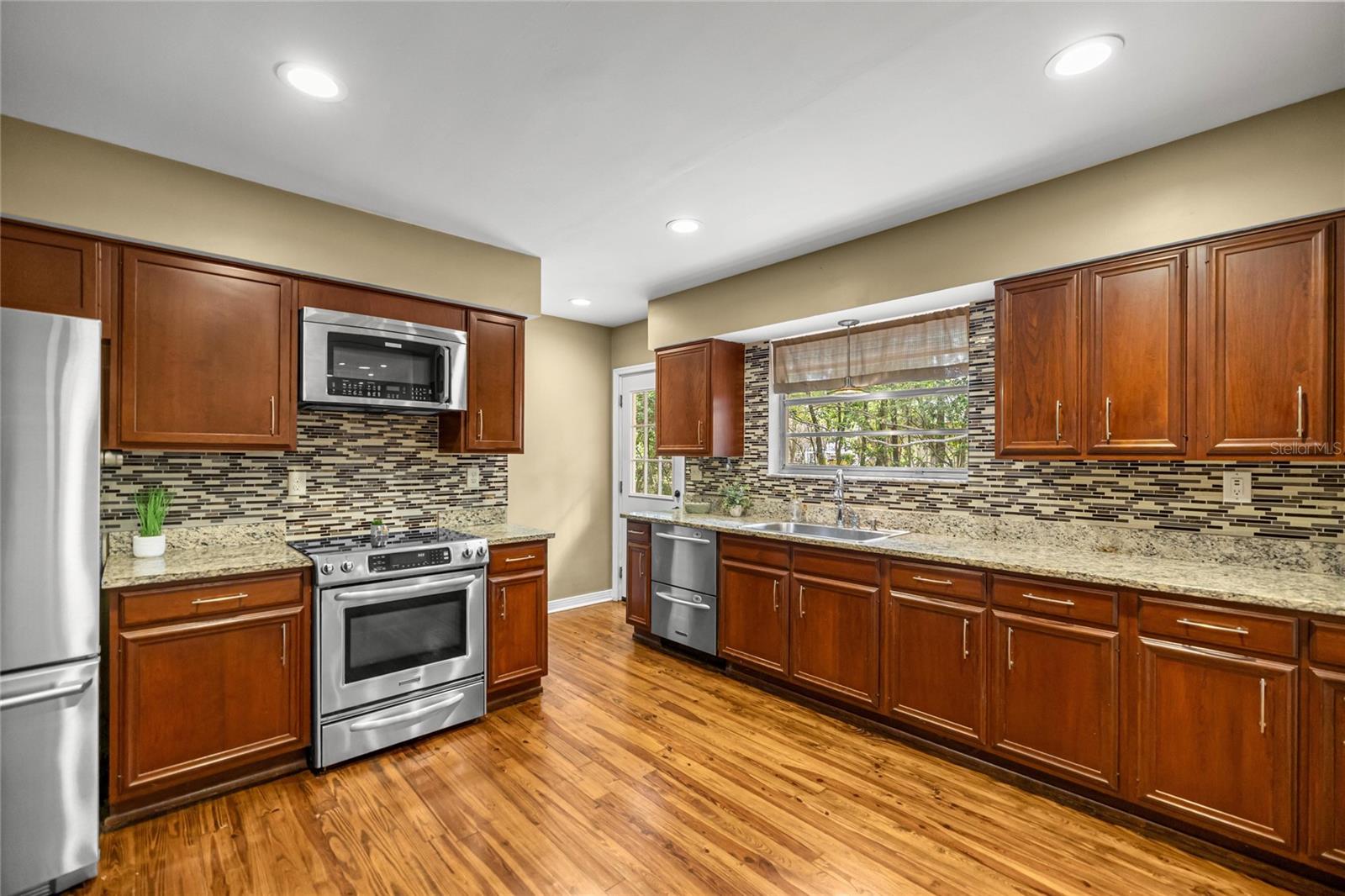 GLENDALE MANOR - Residential