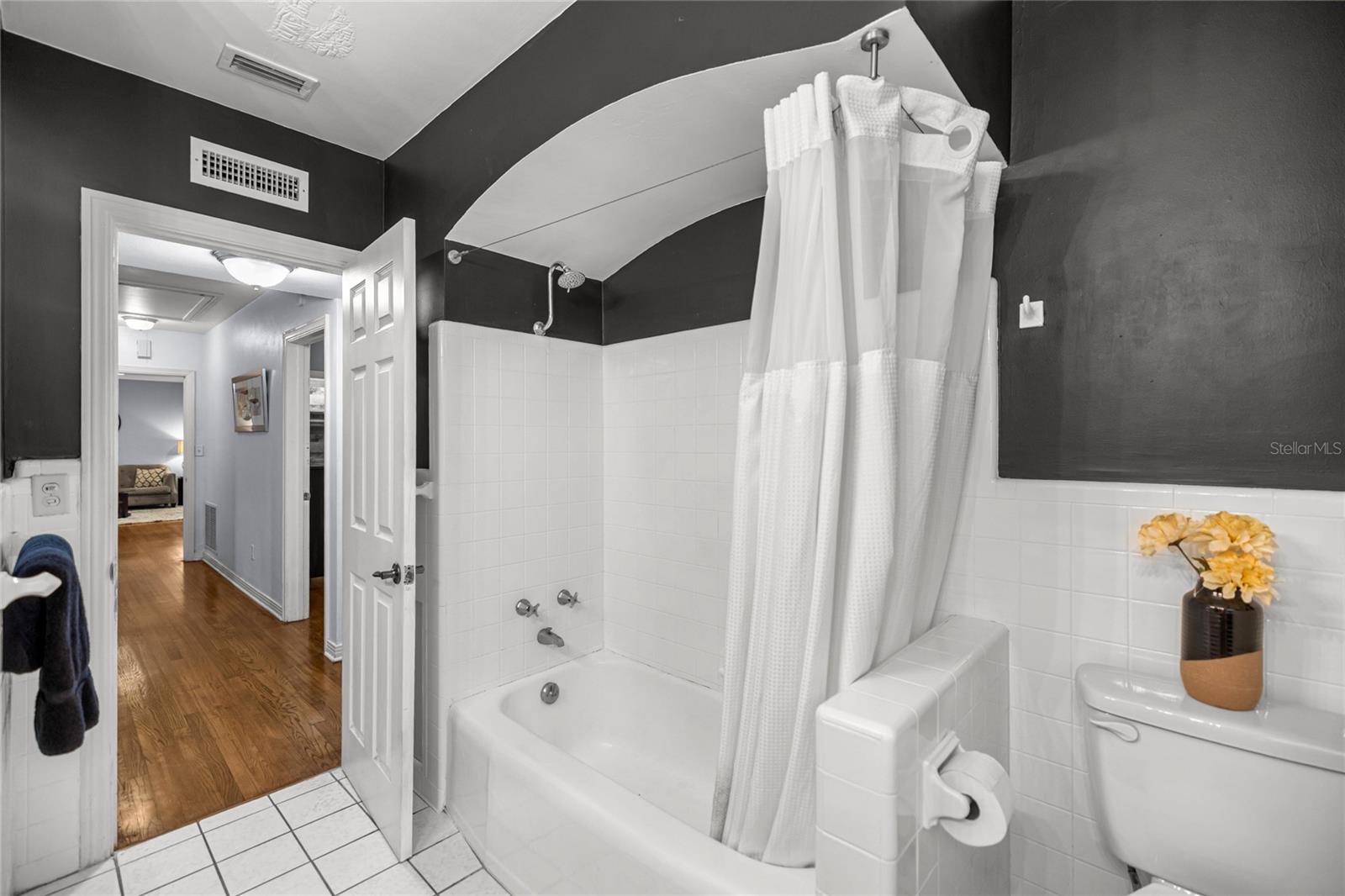 GLENDALE MANOR - Residential