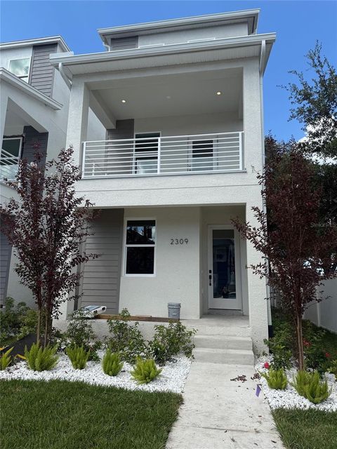 Photo of 2315 W Spruce Street, Tampa, FL 33607 (MLS # TB8405103)