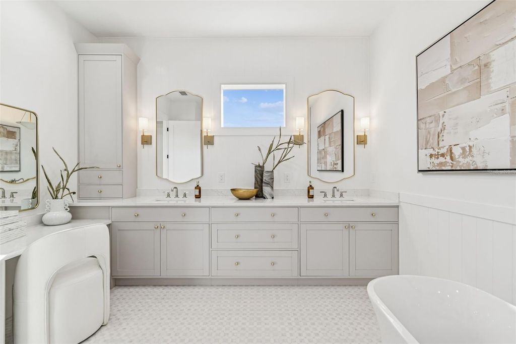 Photo of 4814 W Euclid Avenue, Tampa, FL 33629 (MLS # TB8461958)