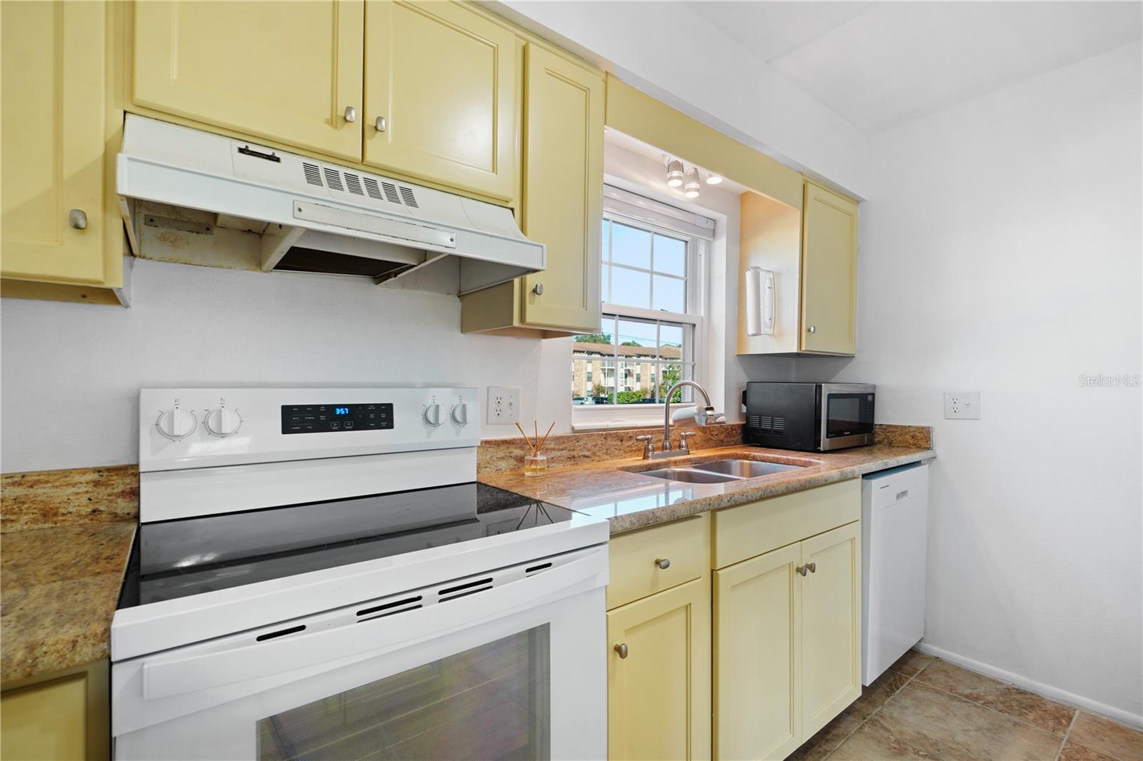 LAKEVIEW CONDOS - Residential