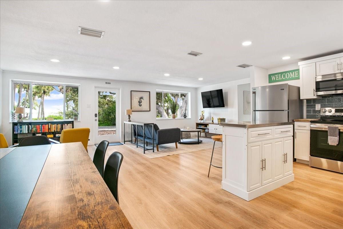 PELICAN SHORES - Residential