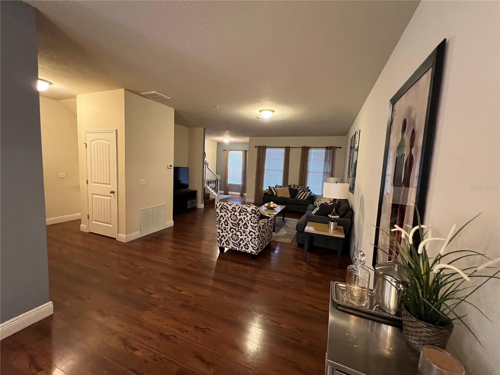 RAVINIA/EAST PARK - Residential Lease