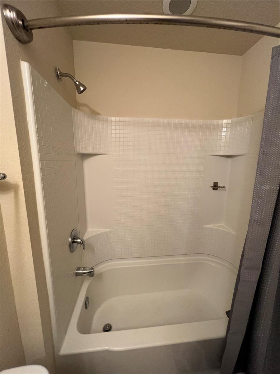 RAVINIA/EAST PARK - Residential Lease