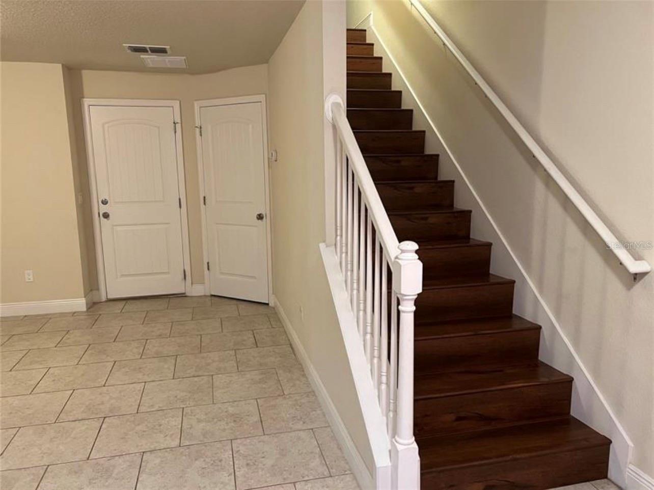 RAVINIA/EAST PARK - Residential Lease