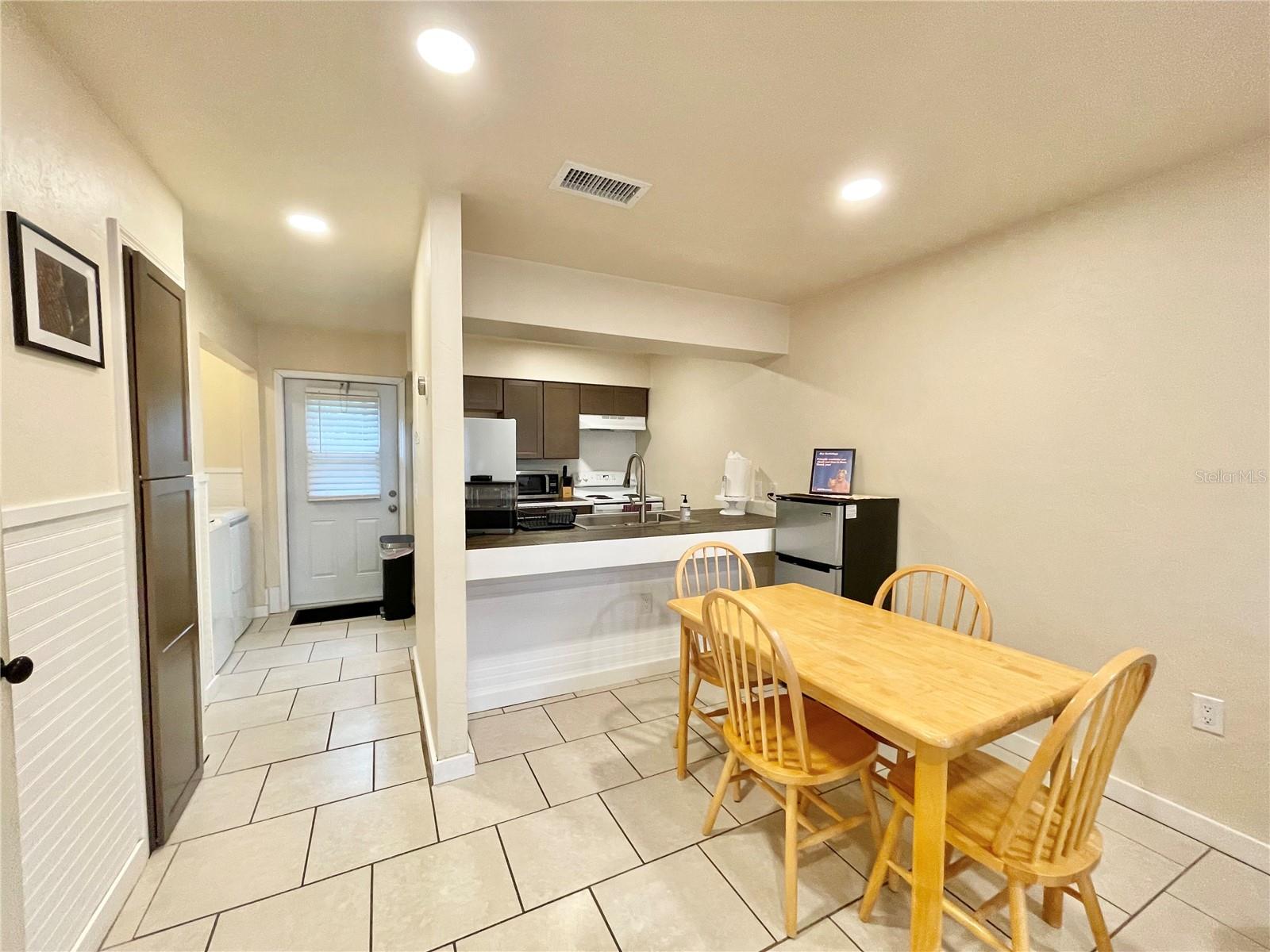 TOWER OAKS - Residential Income