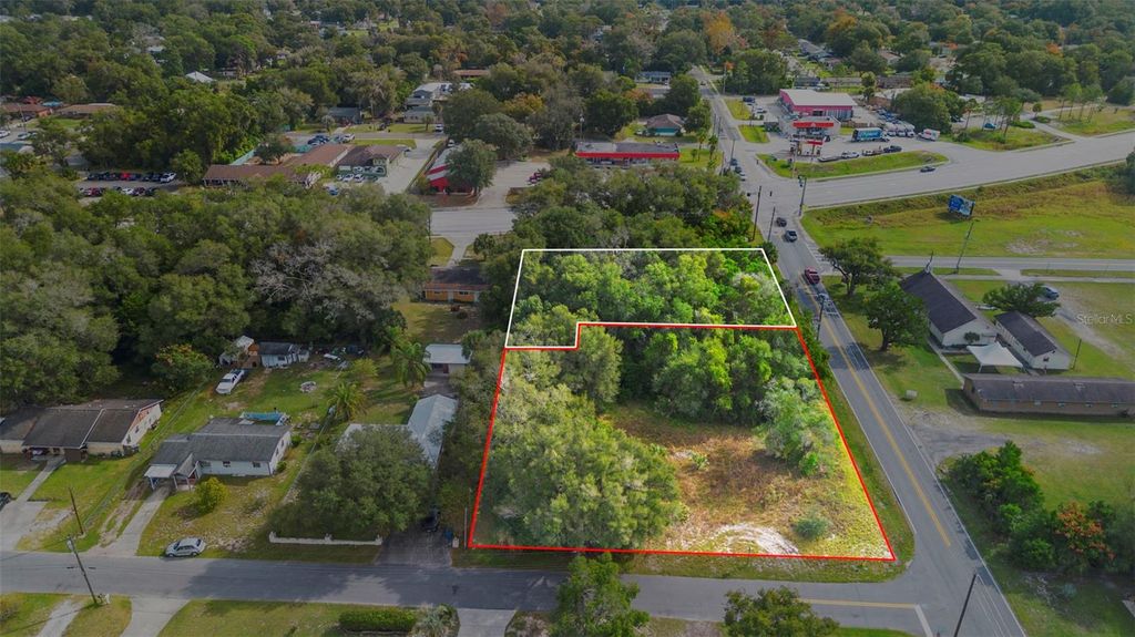 Photo of 905 W Beresford Avenue, Deland, FL 32720 (MLS # V4945731)