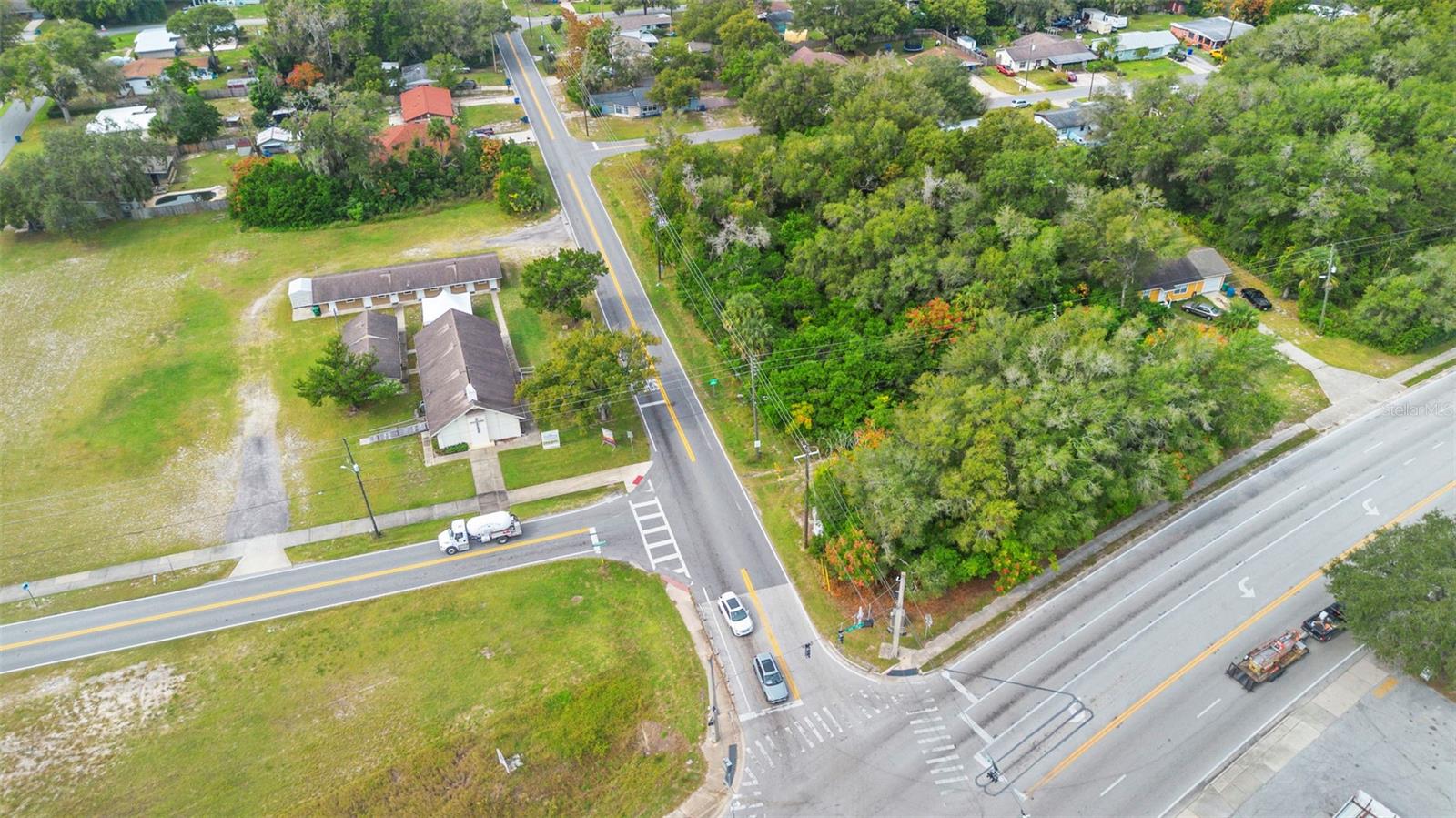 905 W BERESFORD AVENUE