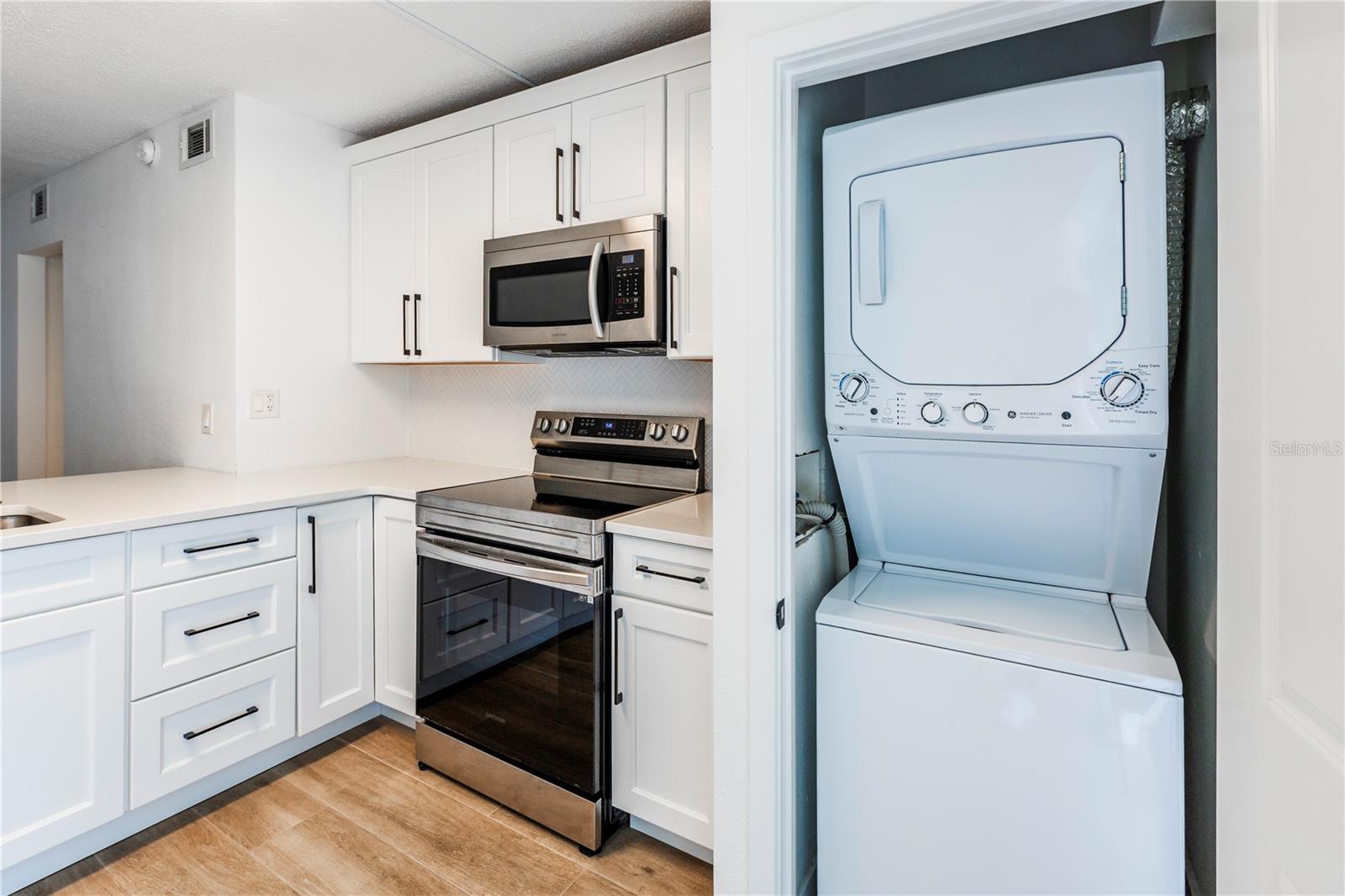 LAKESIDE/DELANEY PARK - Residential Lease