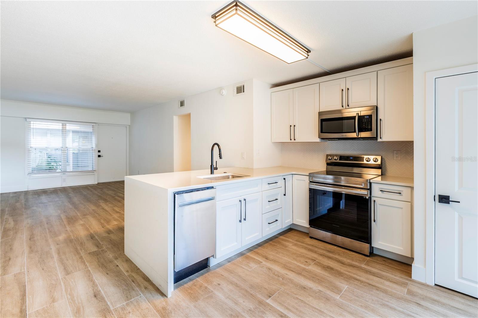 LAKESIDE/DELANEY PARK - Residential Lease