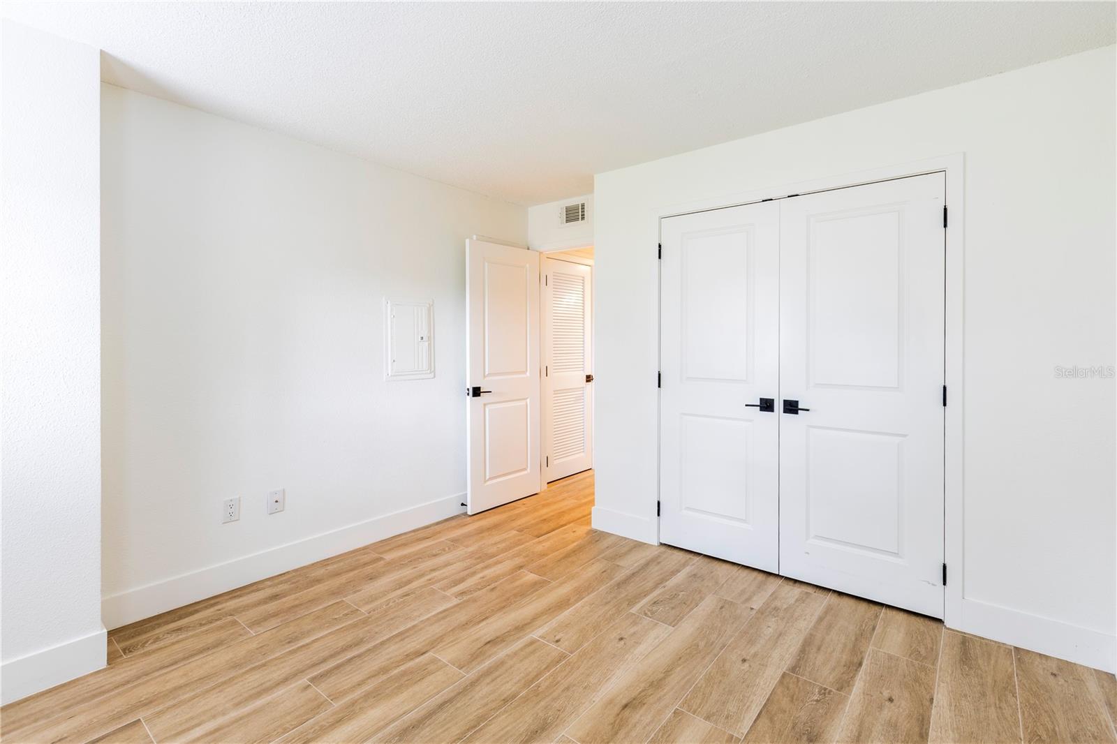 LAKESIDE/DELANEY PARK - Residential Lease