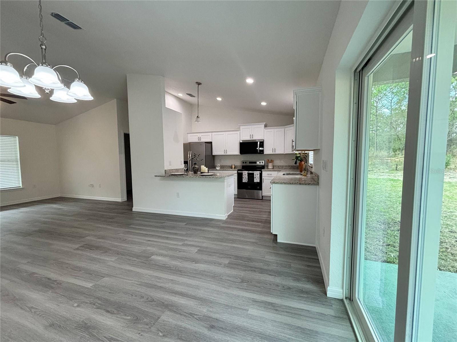 LAKE TROPICANA - Residential