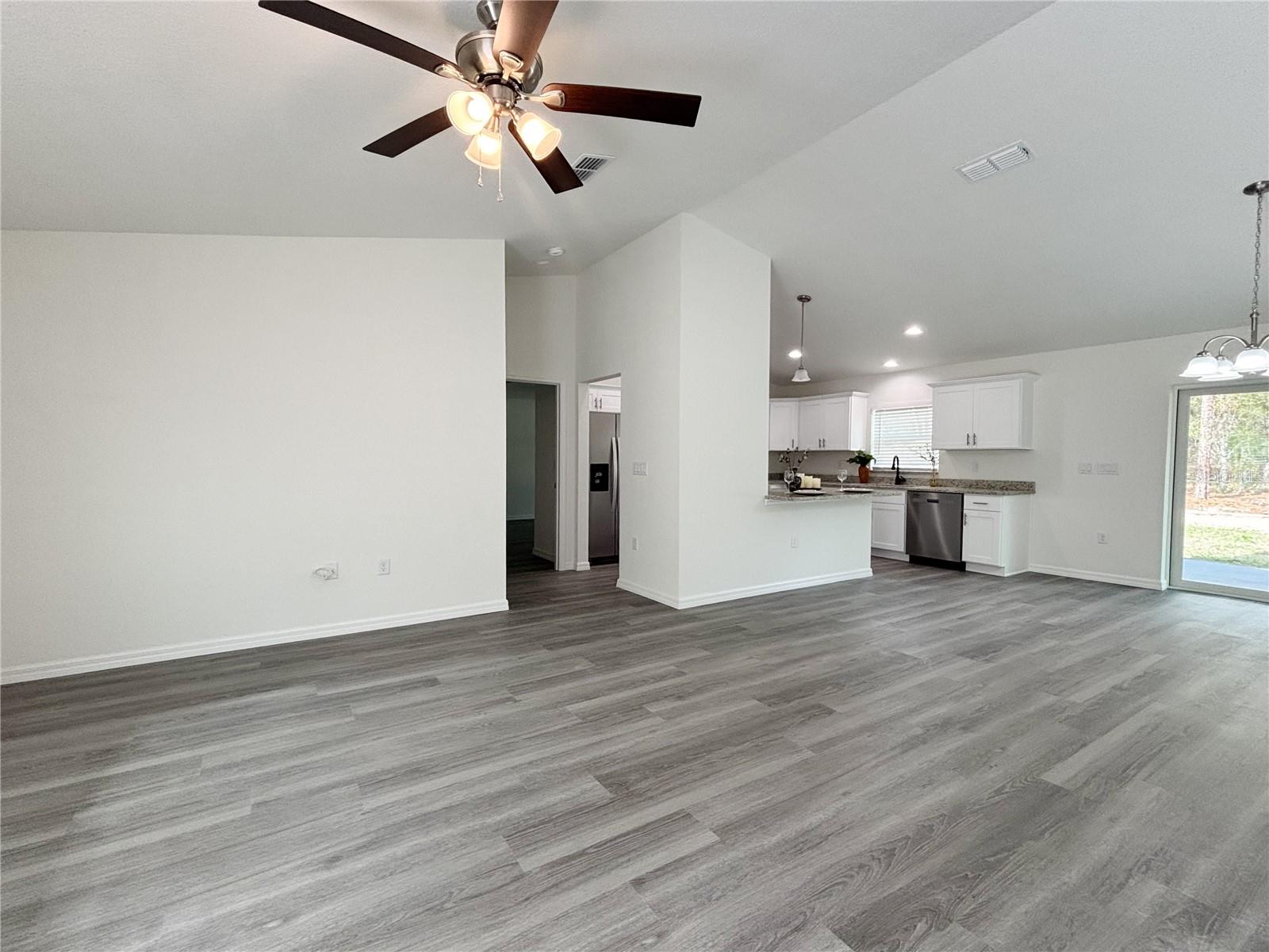 LAKE TROPICANA - Residential