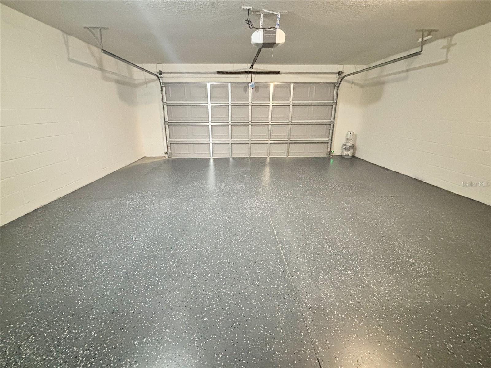 LAKE TROPICANA - Residential