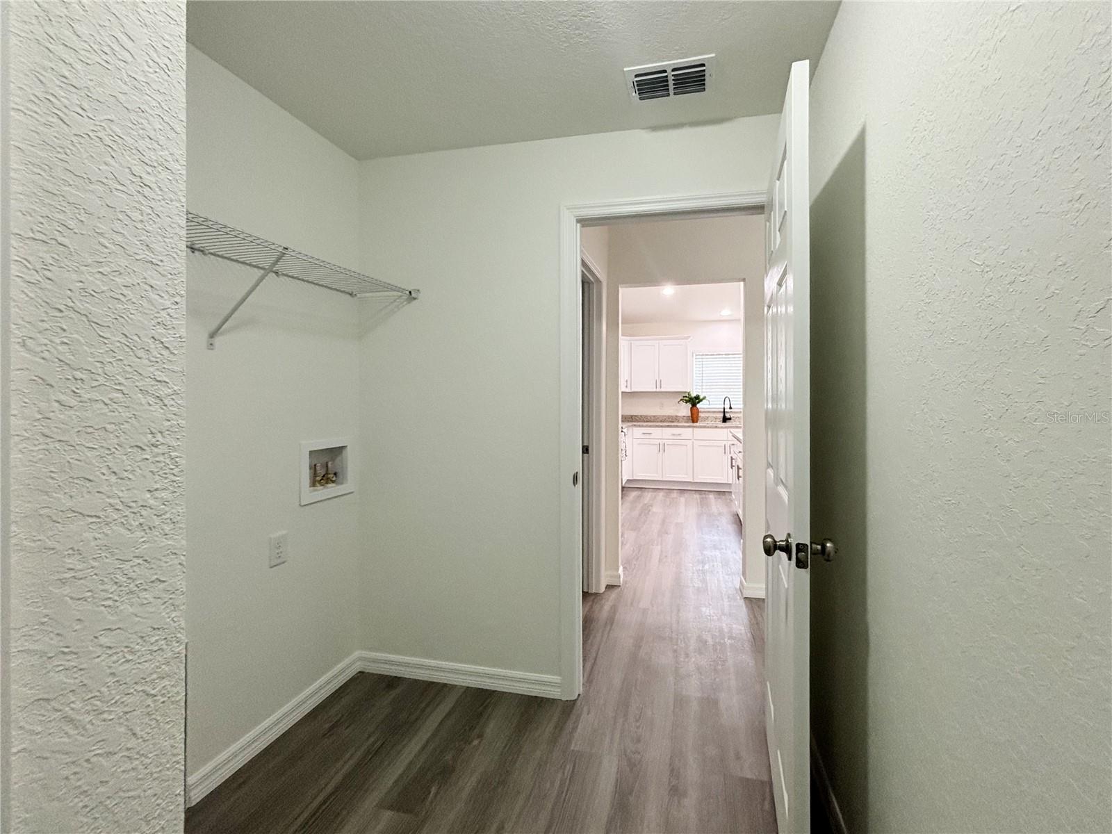 LAKE TROPICANA - Residential