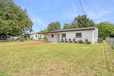 A home in LAKELAND