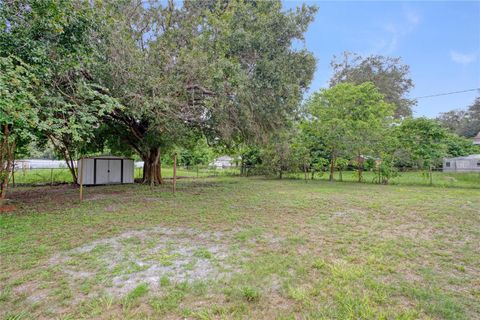 A home in LAKELAND