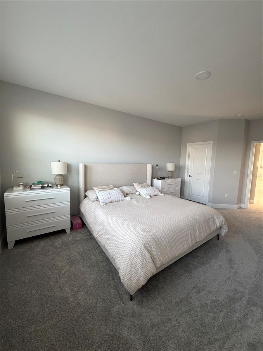 CENTER LAKE ON THE PARK - Residential