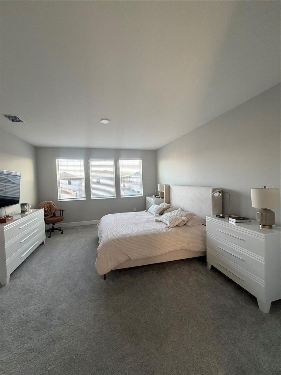 CENTER LAKE ON THE PARK - Residential