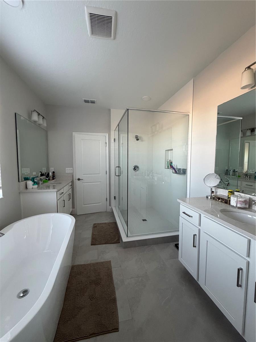 CENTER LAKE ON THE PARK - Residential