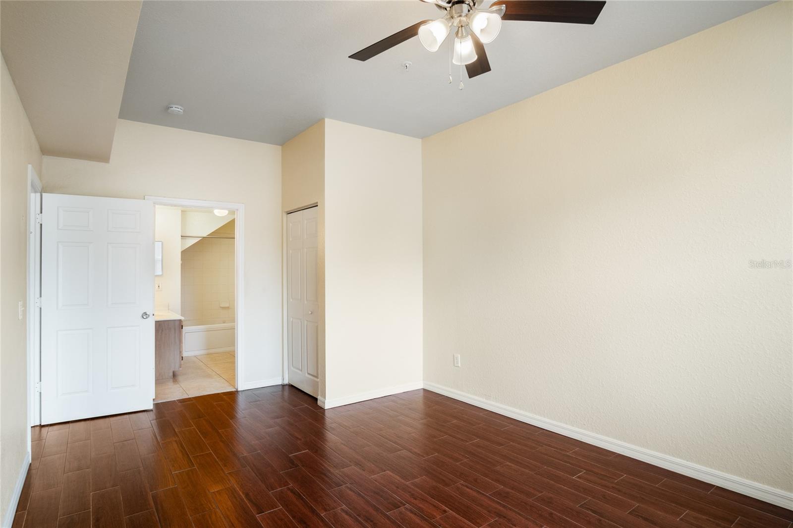 VENETIAN BAY VLG CONDO PH 1 - Residential