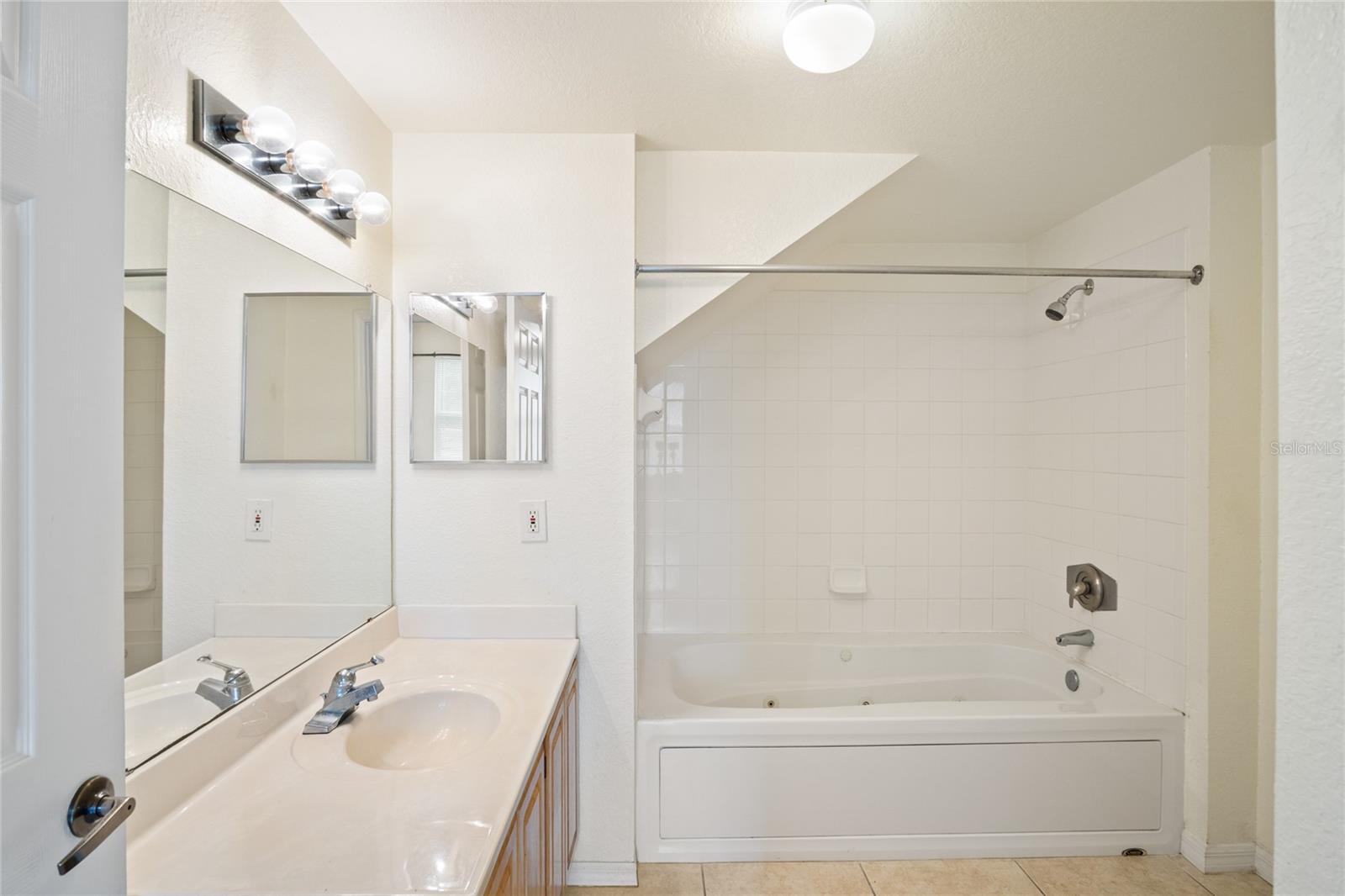 VENETIAN BAY VLG CONDO PH 1 - Residential