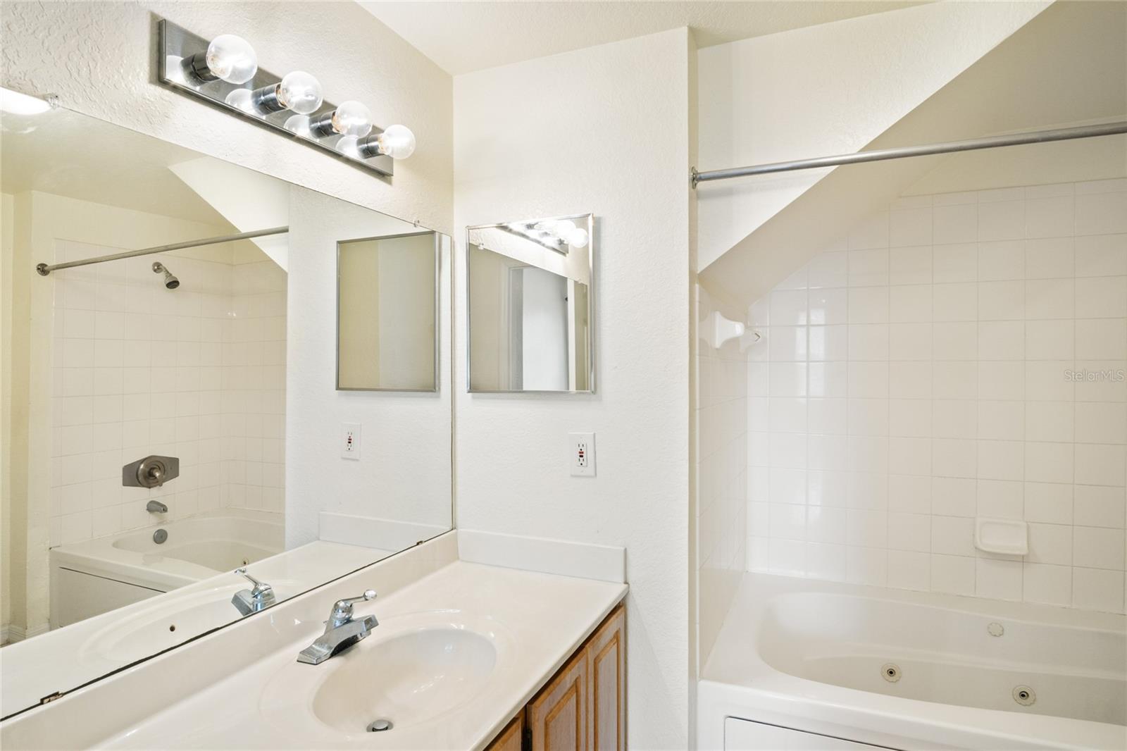 VENETIAN BAY VLG CONDO PH 1 - Residential