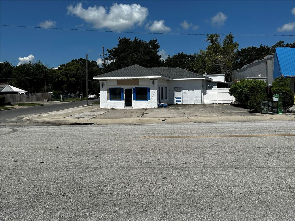 Photo of 240 S 1st Street, Lake Wales, FL 33853 (MLS # K4903030)