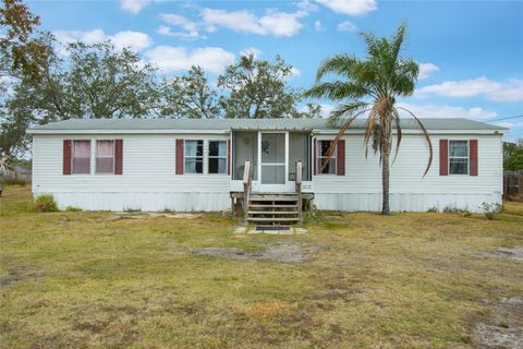 A home in LAKE WALES