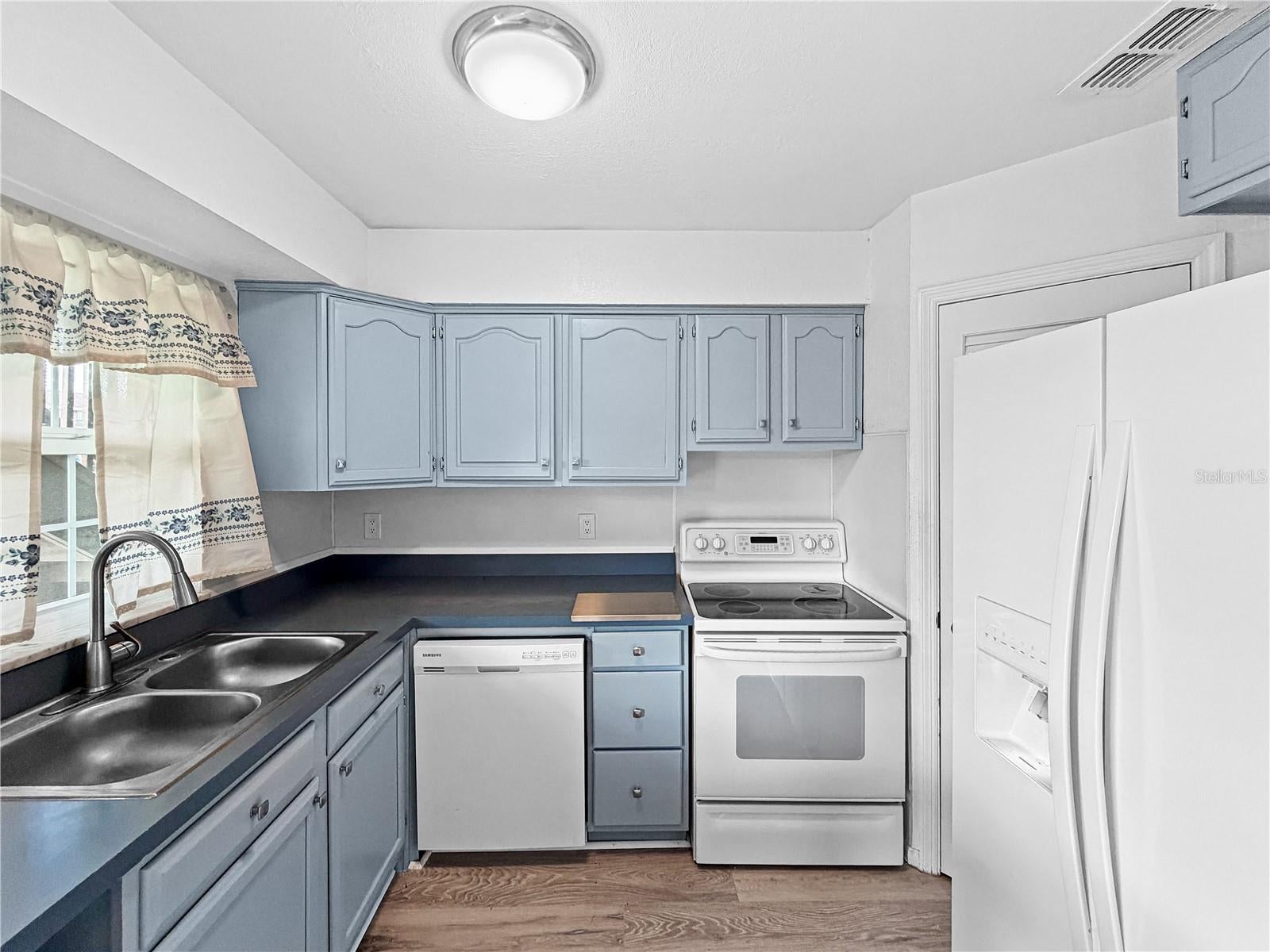 1920 E EDGEWOOD DRIVE K9