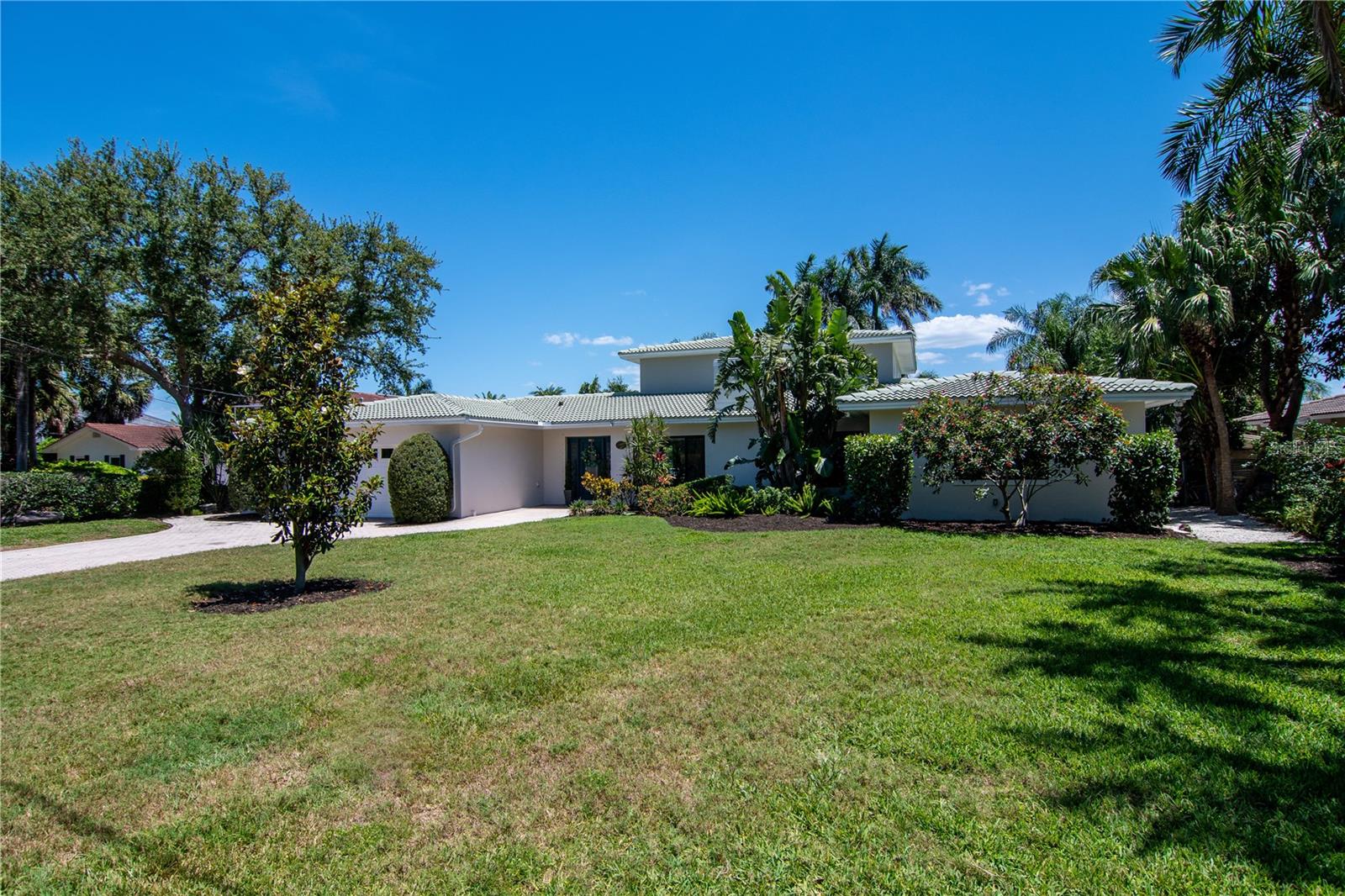 BAHAMA BEACH REP - Residential