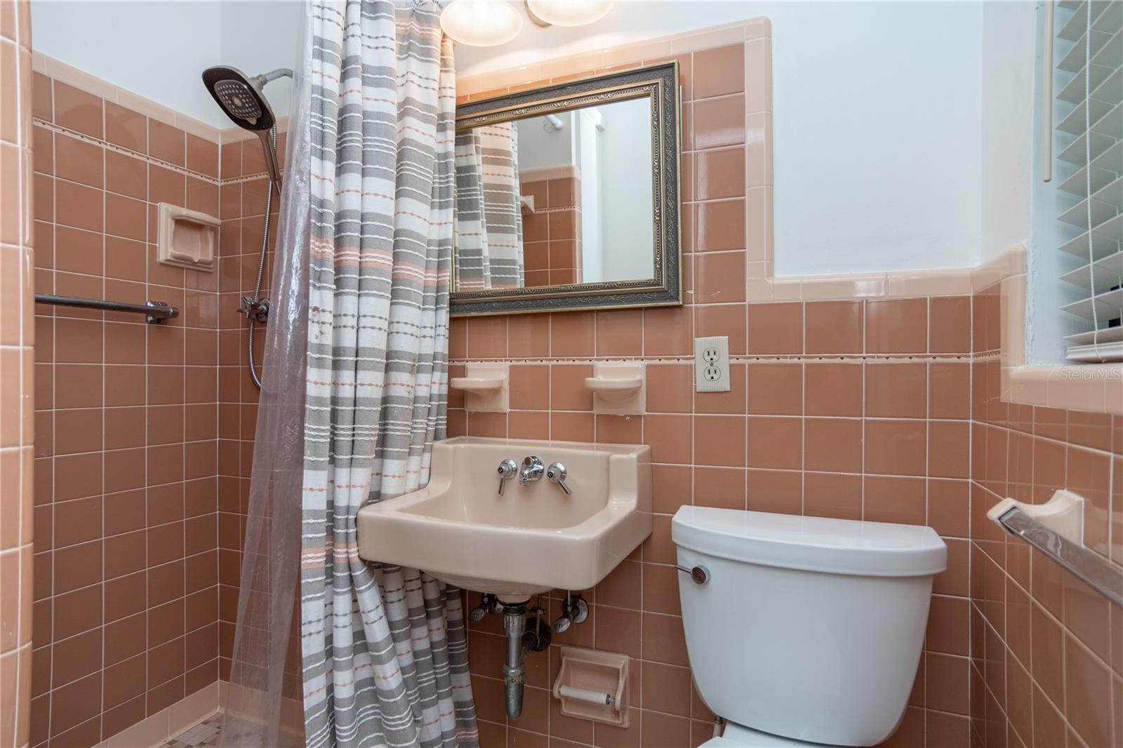 BAHAMA BEACH REP - Residential