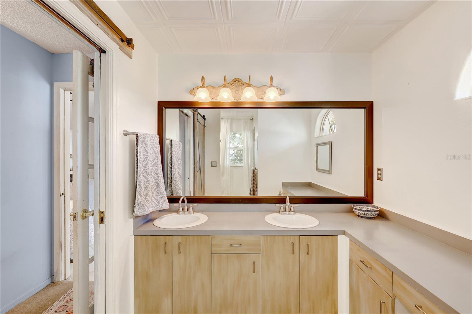 LAKE SARASOTA - Residential