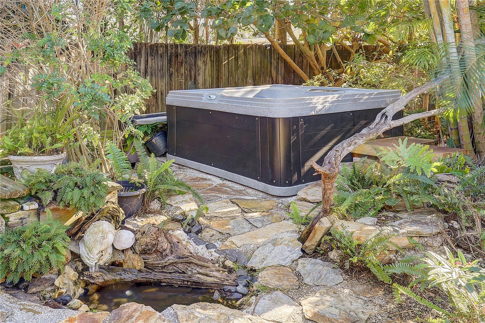 LAKE SARASOTA - Residential