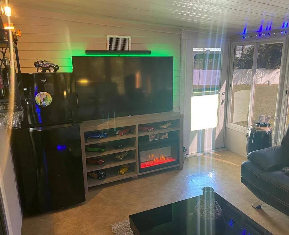 THE LANDING AT THE LAKE HENRY - Residential