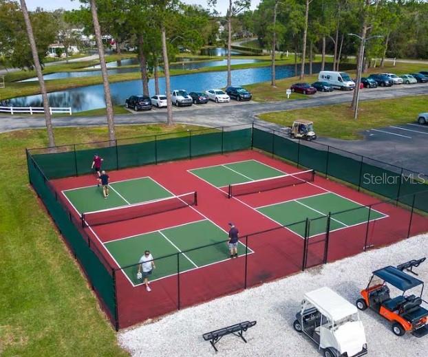 THE LANDING AT THE LAKE HENRY - Residential