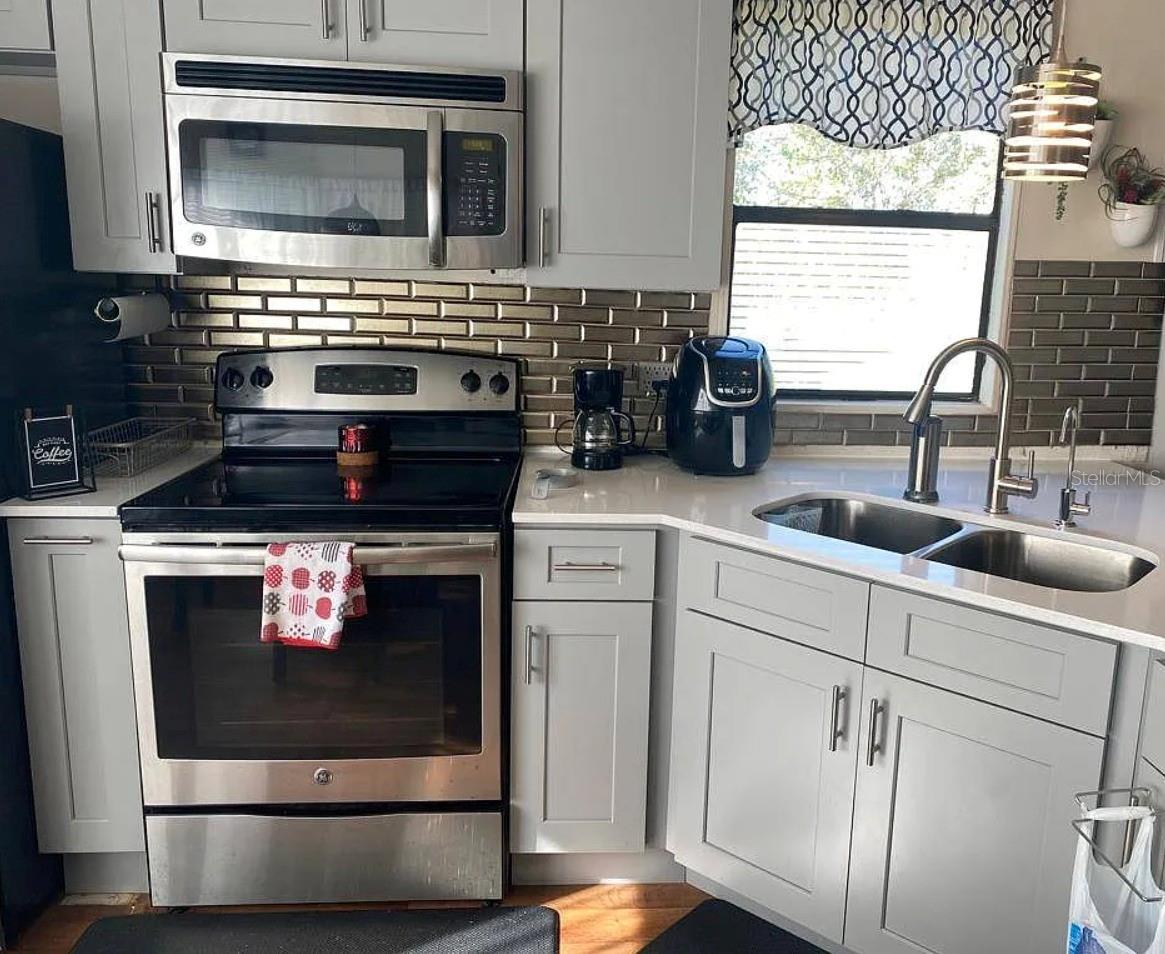 THE LANDING AT THE LAKE HENRY - Residential