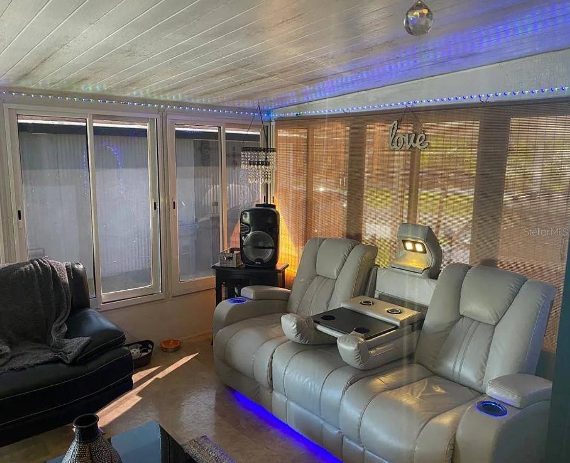 THE LANDING AT THE LAKE HENRY - Residential