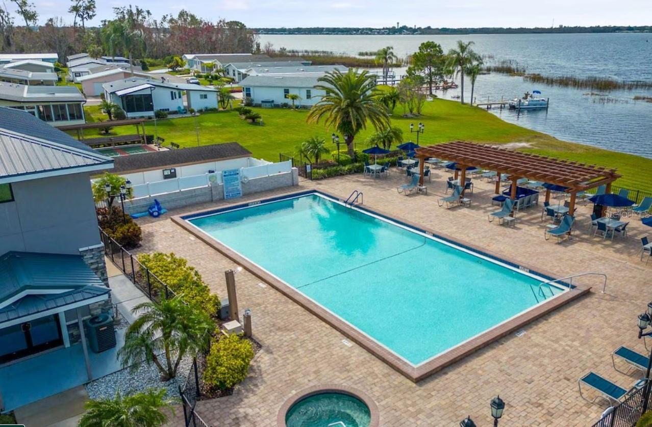 THE LANDING AT THE LAKE HENRY - Residential